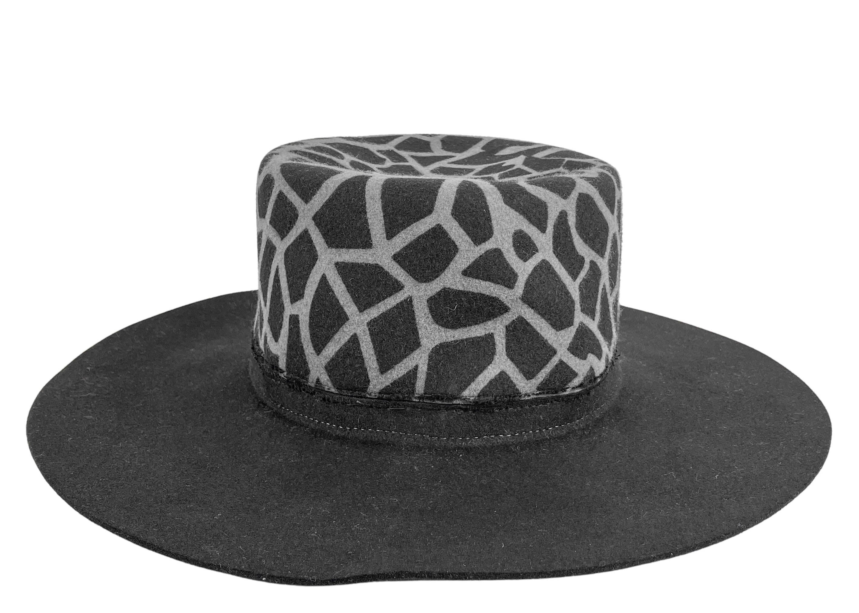 Reinhard Plank Giraffe Print Hat in Black
