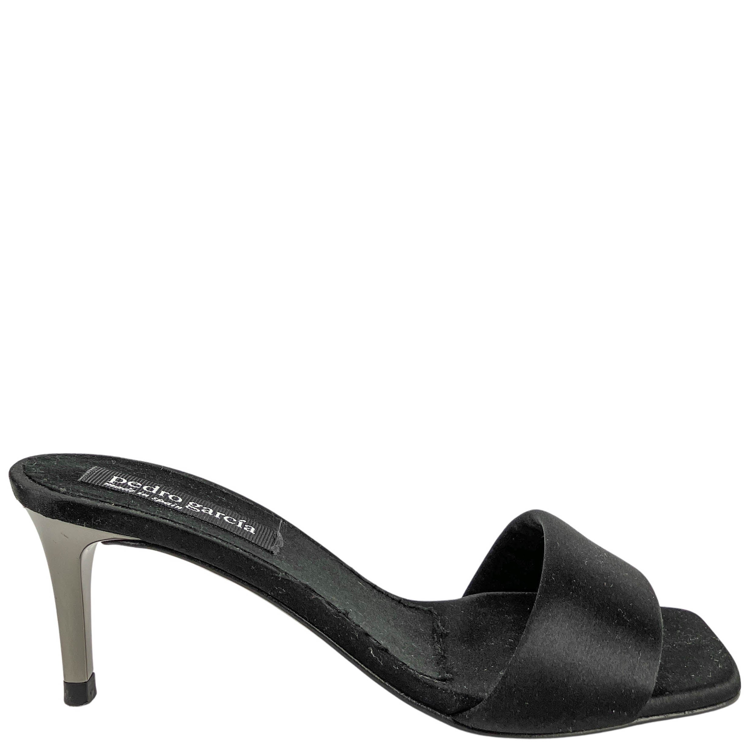 Pedro García Ilora Mules in Black